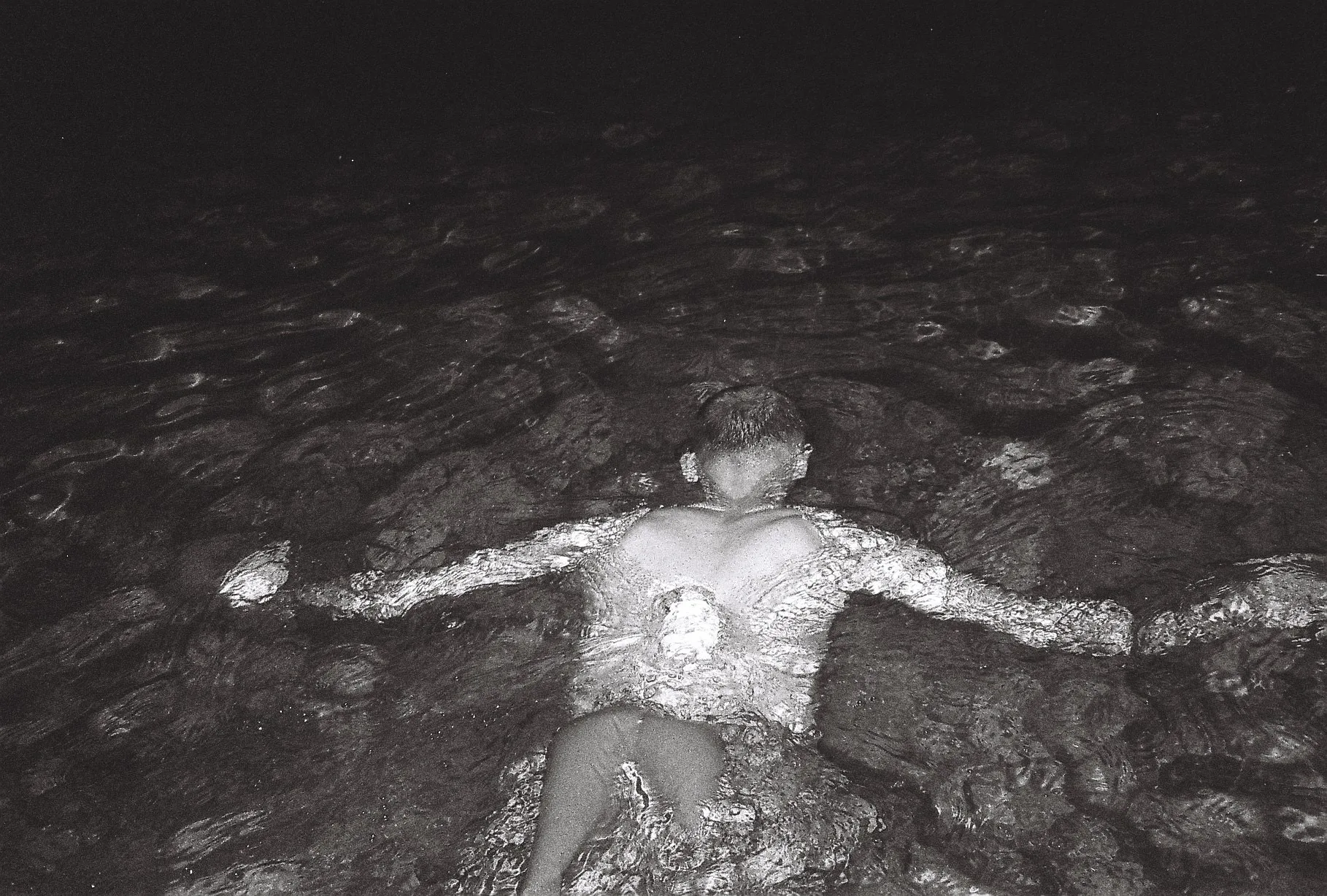 Love Could Stay on the Body — photograph by Kayra Atasoy